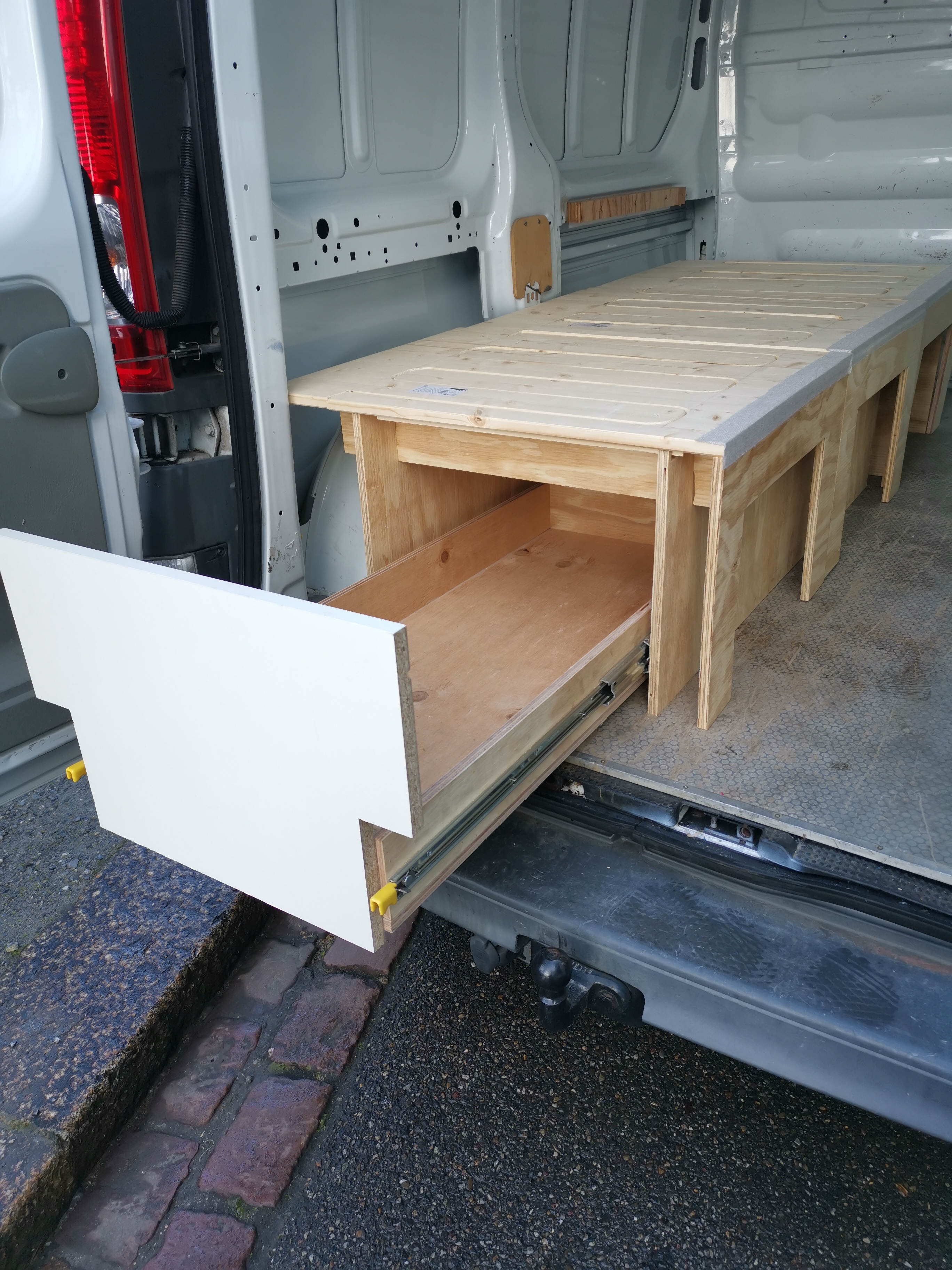 Ausziehbett mit Schwerlastauszug